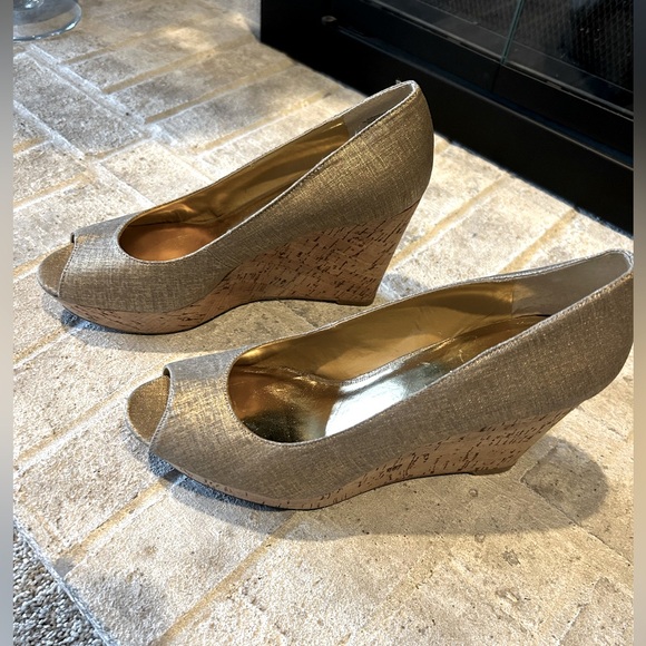 Nine West gold platform wedges, 7.5 - Picture 5 of 13